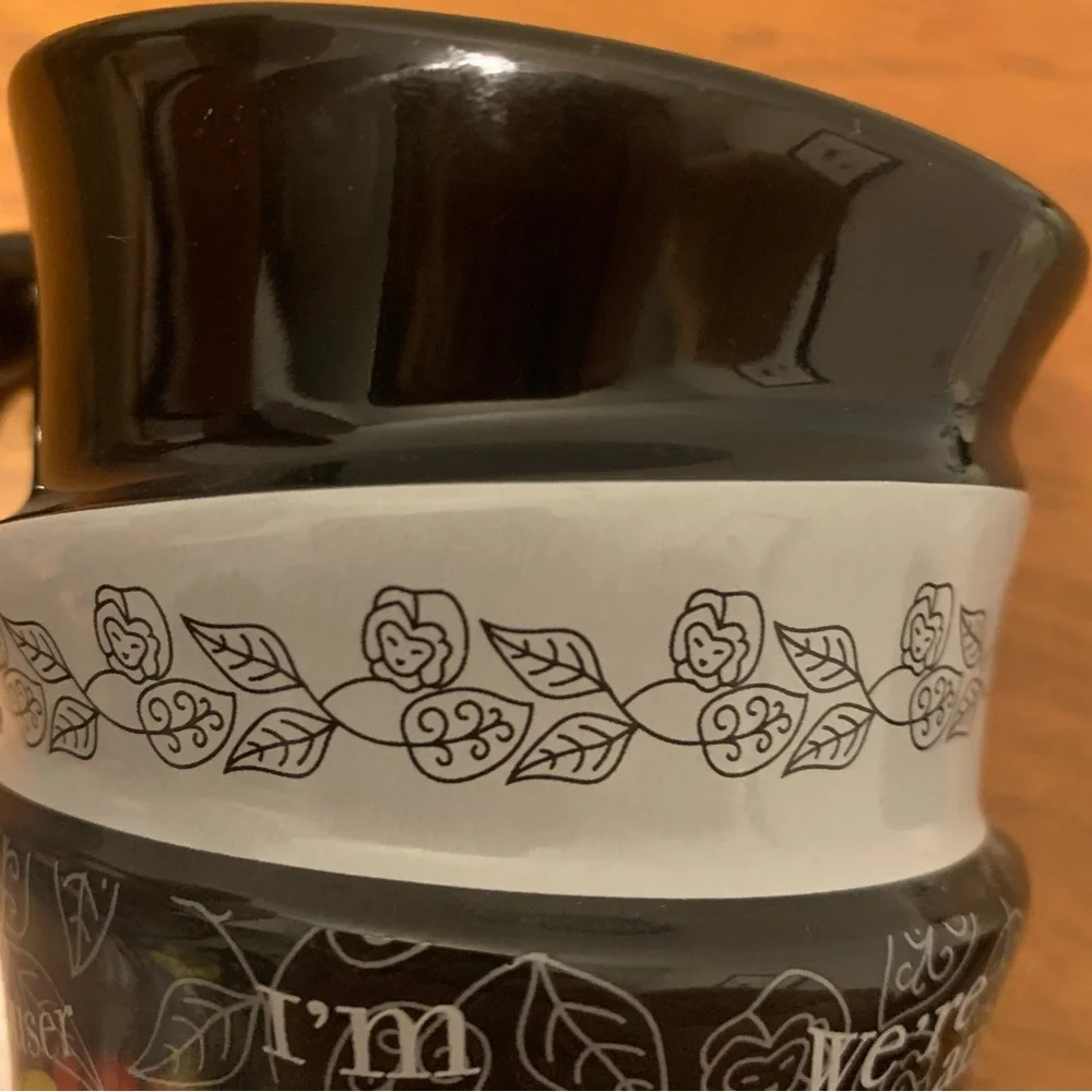Alice in Wonderland Teacup - Picture 4 of 6